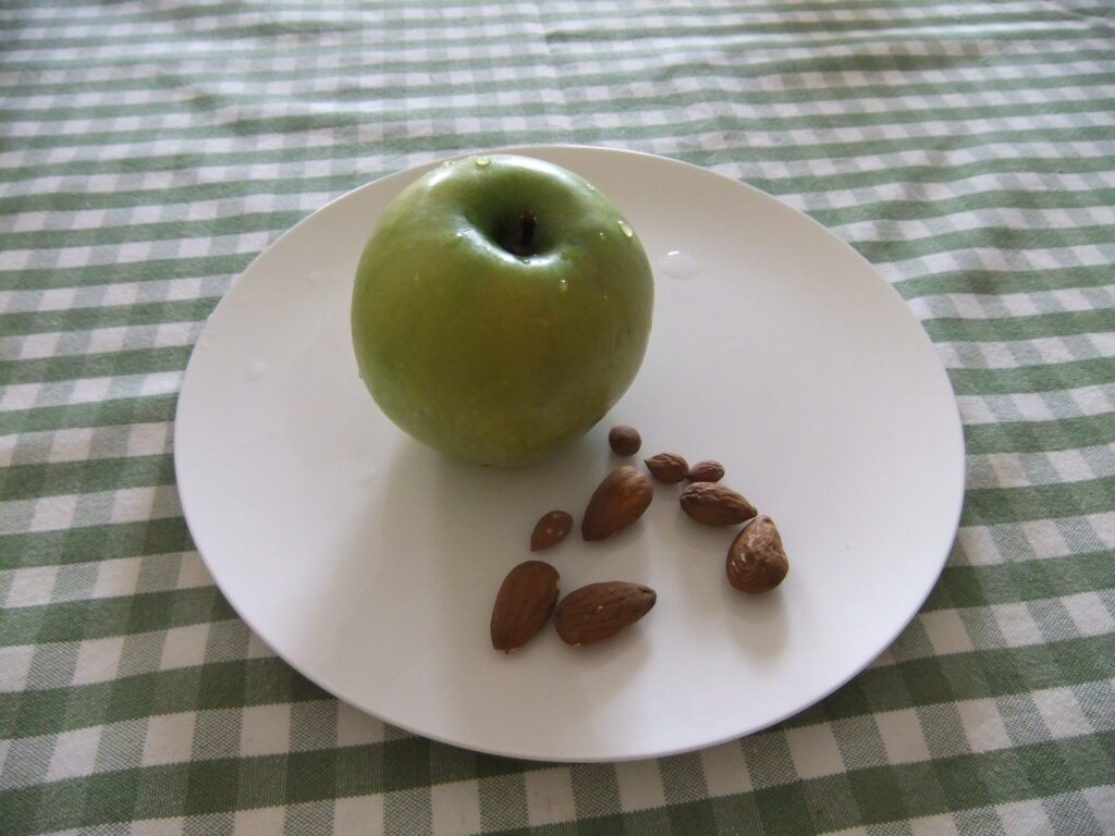 Apple & Almond Snack